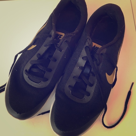 Nike Shoes Nike Womens Sneakers Size Fit Like Size 9 Poshmark